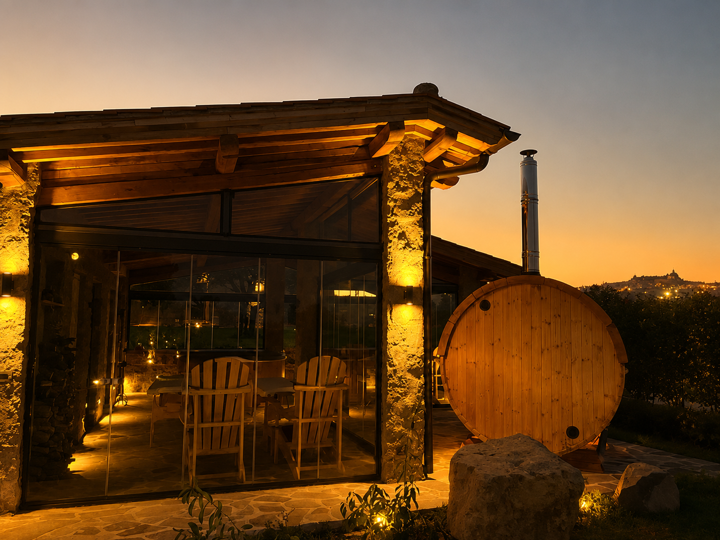 La SPA e la sauna a legna illuminate al tramonto