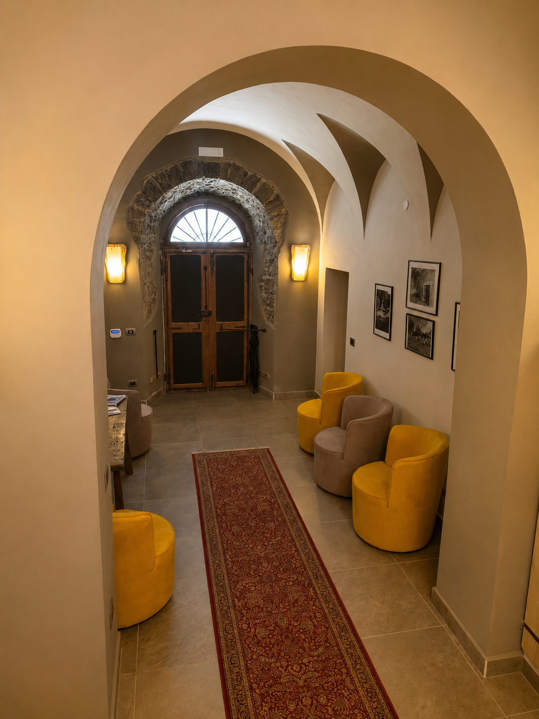 Corridoio voltato delle suite del casale
